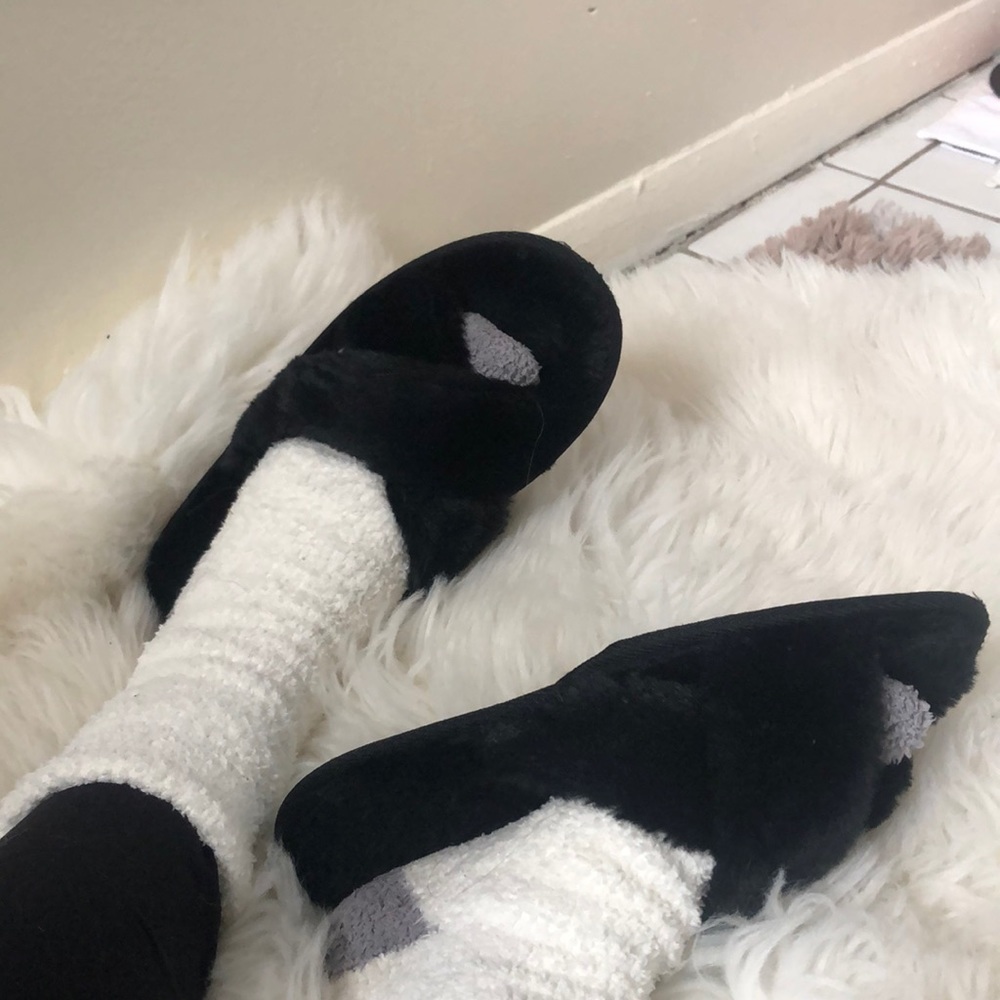 Pacsun Fuzzy Criss-Cross Slippers